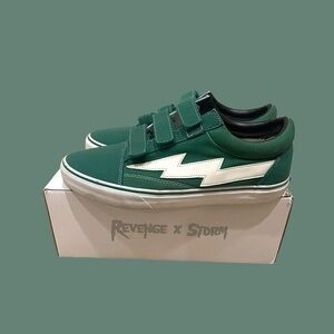 Revenge Storms Size 12 Men’s
